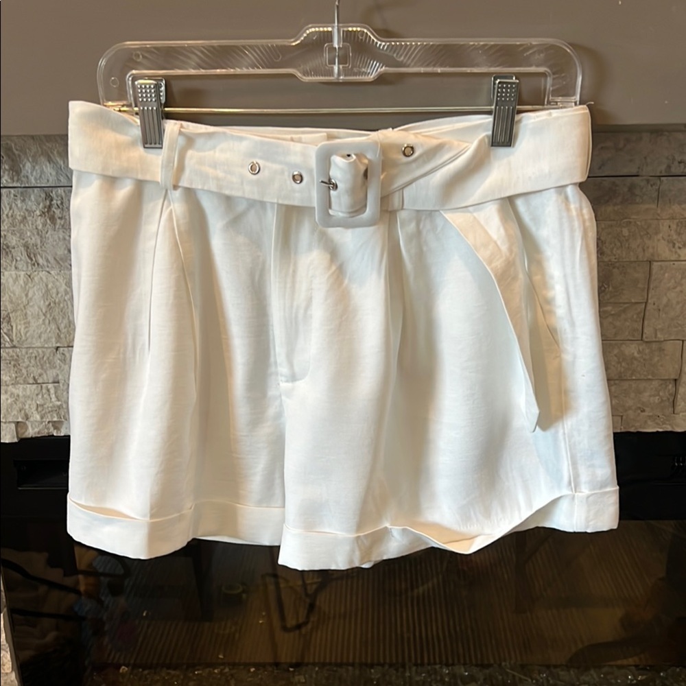 Forever 21 White High Waist belted Women's Shorts size Large